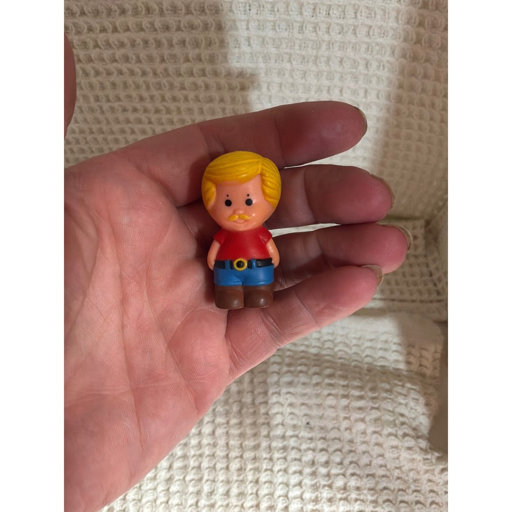 Vintage Unisex Tomy Pocket Toy Figure‎ 1.5in Red Blue 1977